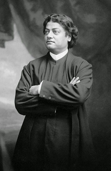 21 Swami Vivekananda Quotes on Strength, Life & Spiritual Awakening